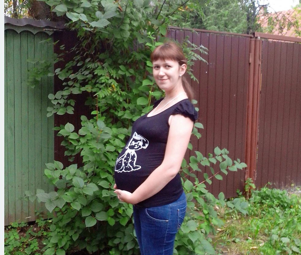 Фото из открытых источников интернета. Вечно беременная школьница. 