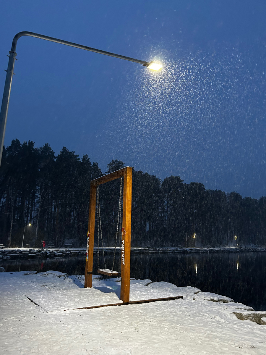 Пошел снежок, тепло, хлопья с неба, сказка😍
