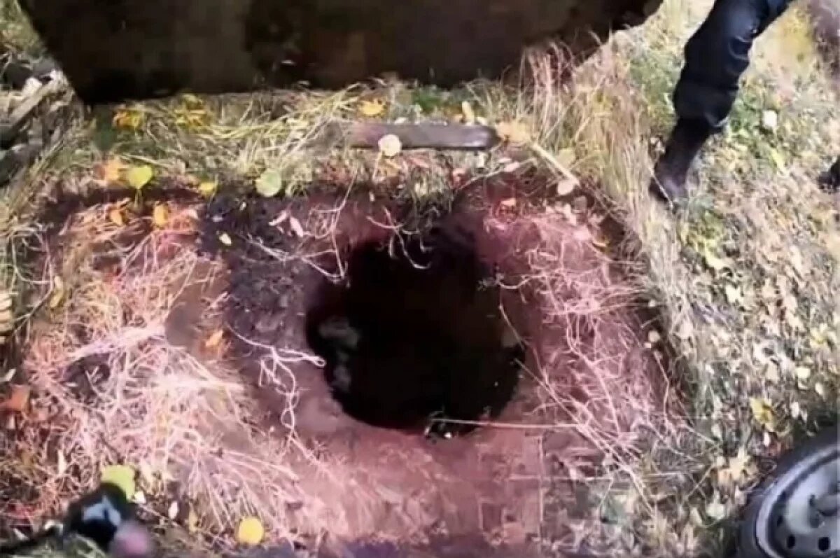    В Приморье женщина со сломанной ногой провела ночь в заброшенном колодце