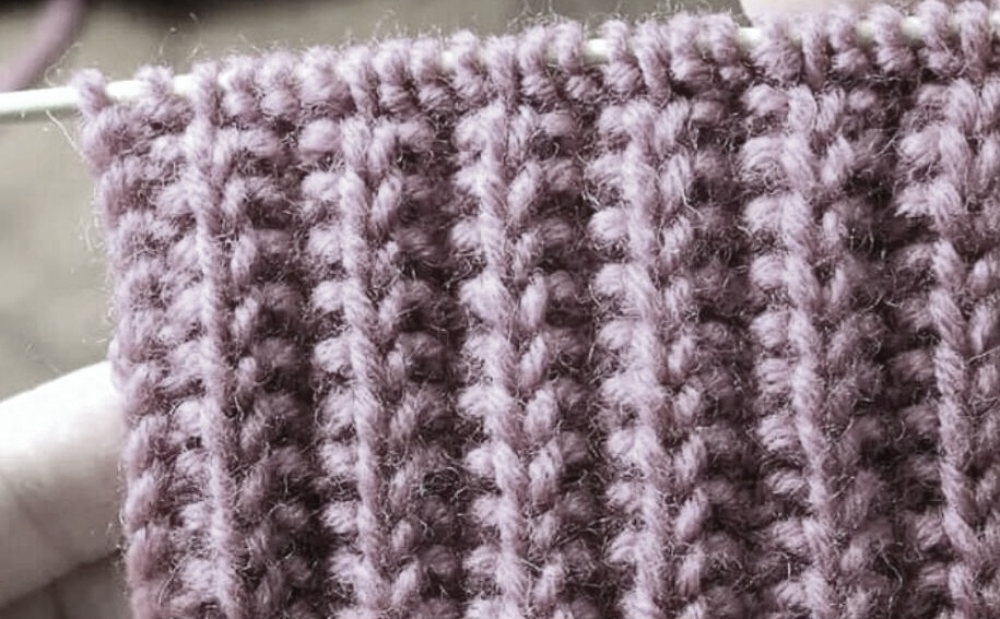 Резинка Патронташ вяжется только лицевыми петлями. Без изнаночных петель! Подходит для вязания начинающим рукодельницам.