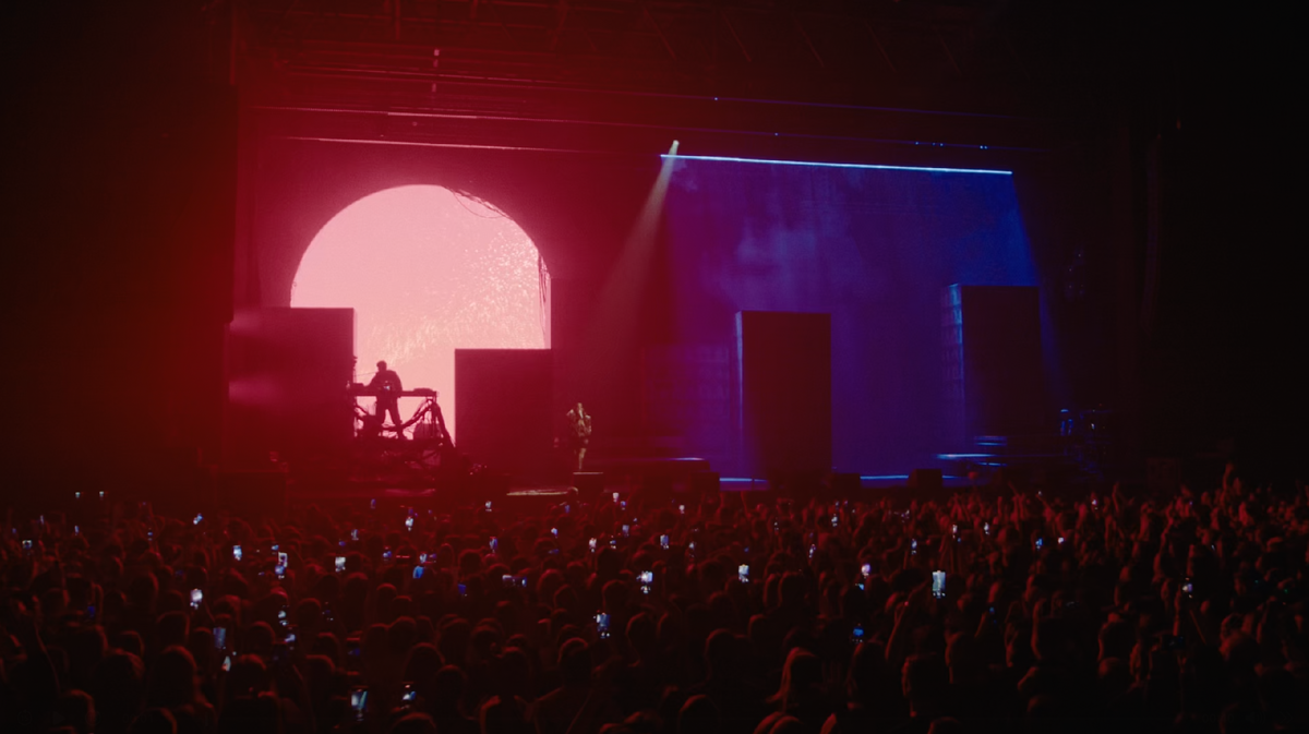 Кадр с крана, Концерт группы Cream Soda