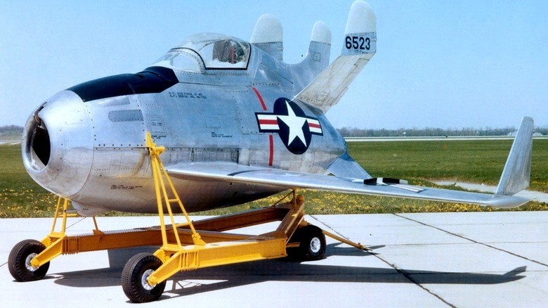 Картинки Яндекса. McDonnell XF-85 "Гоблин"