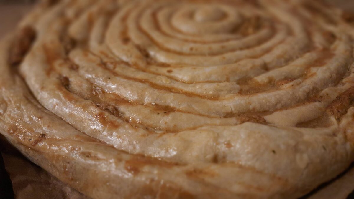 Золотистый, ароматный, румяный пирог-улитка/пирог-вертута с сырно-творожной начинкой