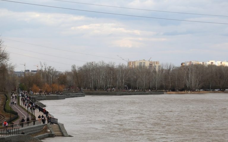    Уровень Урала падает в Орске и растёт в Оренбурге Оренбуржье