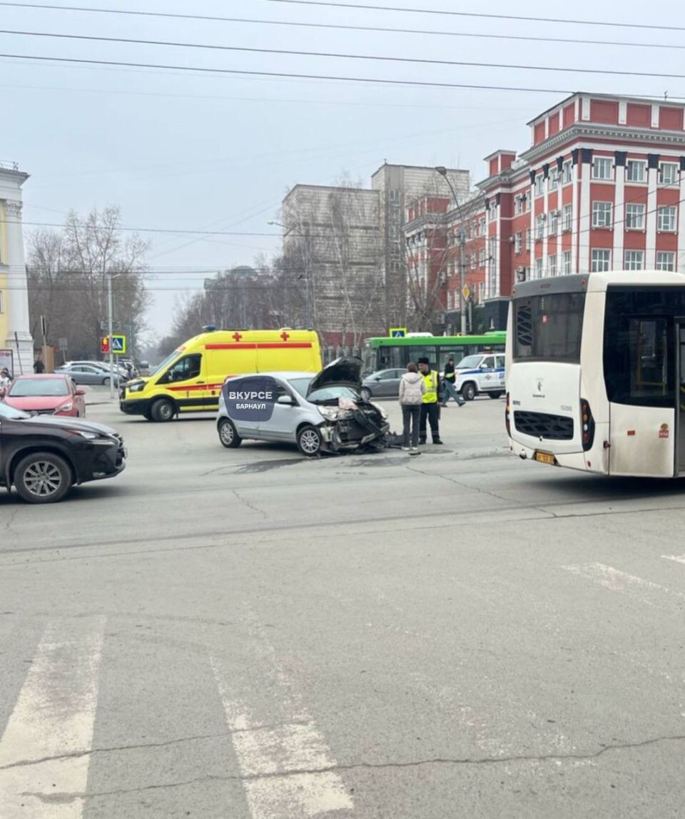    ДТП в Барнауле . Источник: "В курсе 22"