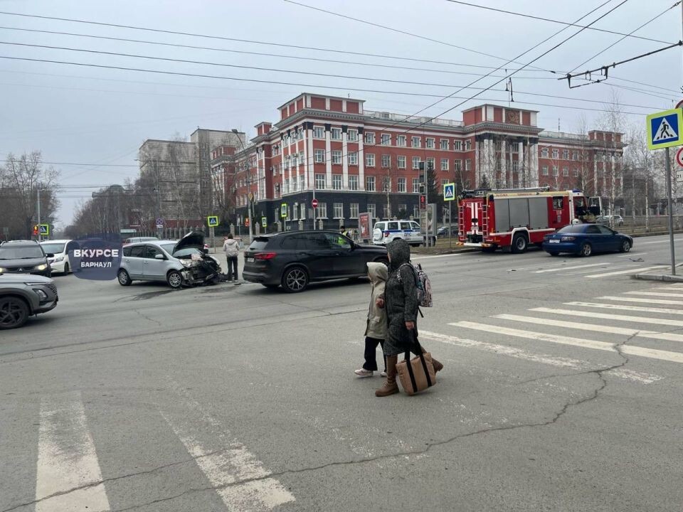    ДТП в Барнауле . Источник: "В курсе 22"