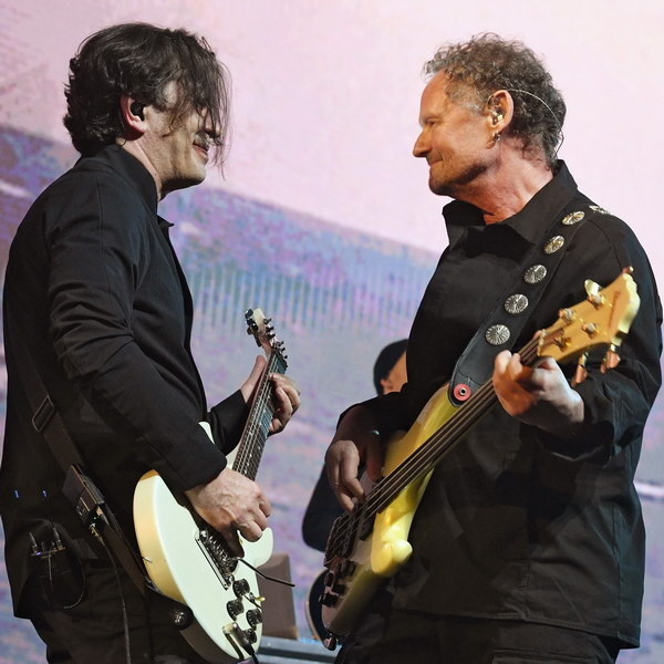     Группа «Кино» отменила стадионные концерты в обеих столицах