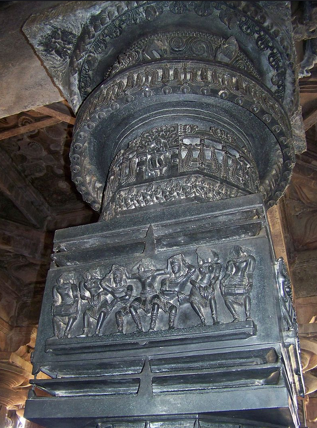 Столп внутри храма. Фото: en.wikipedia.org