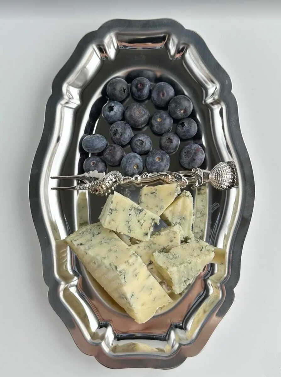 Поднос с вилкой для закусок с WB