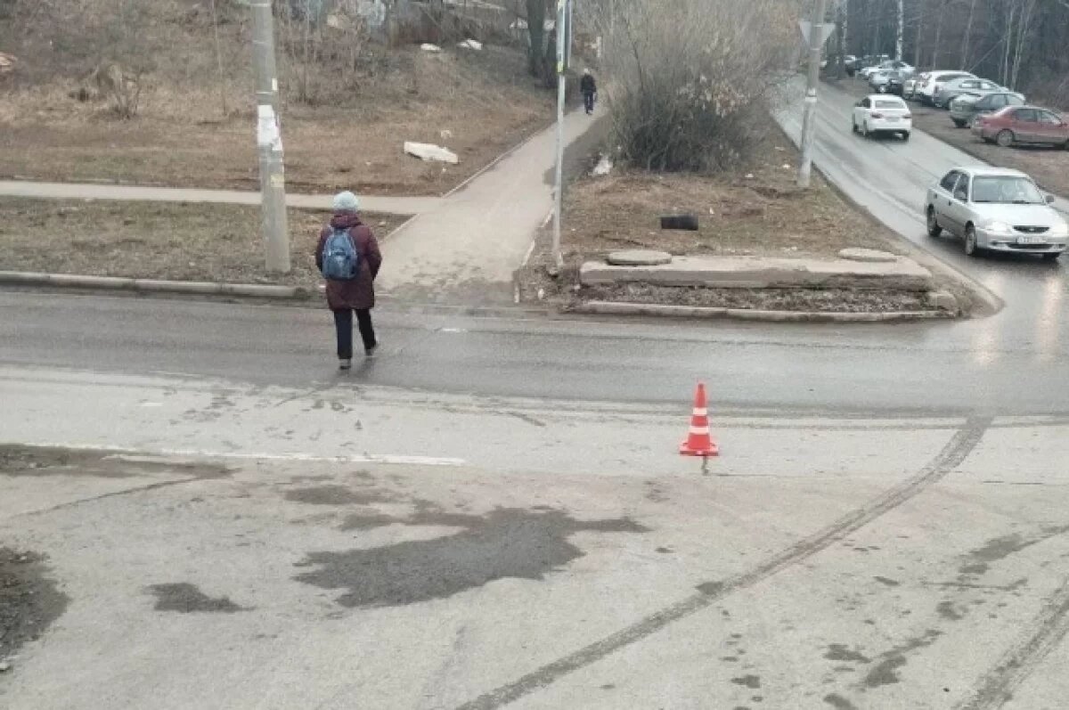    Женщина пострадала под колёсами легковушки на пешеходном переходе в Ижевске