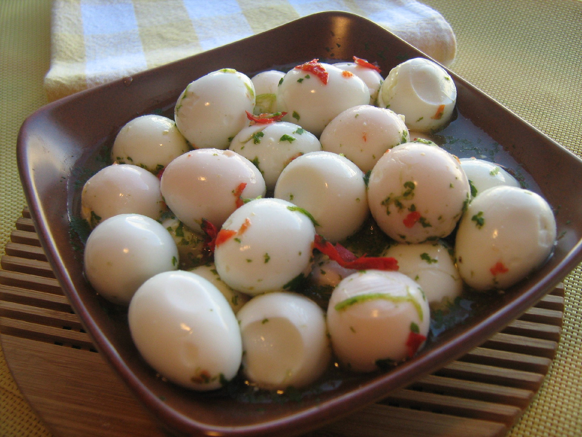 Маринованные перепелиные яйца