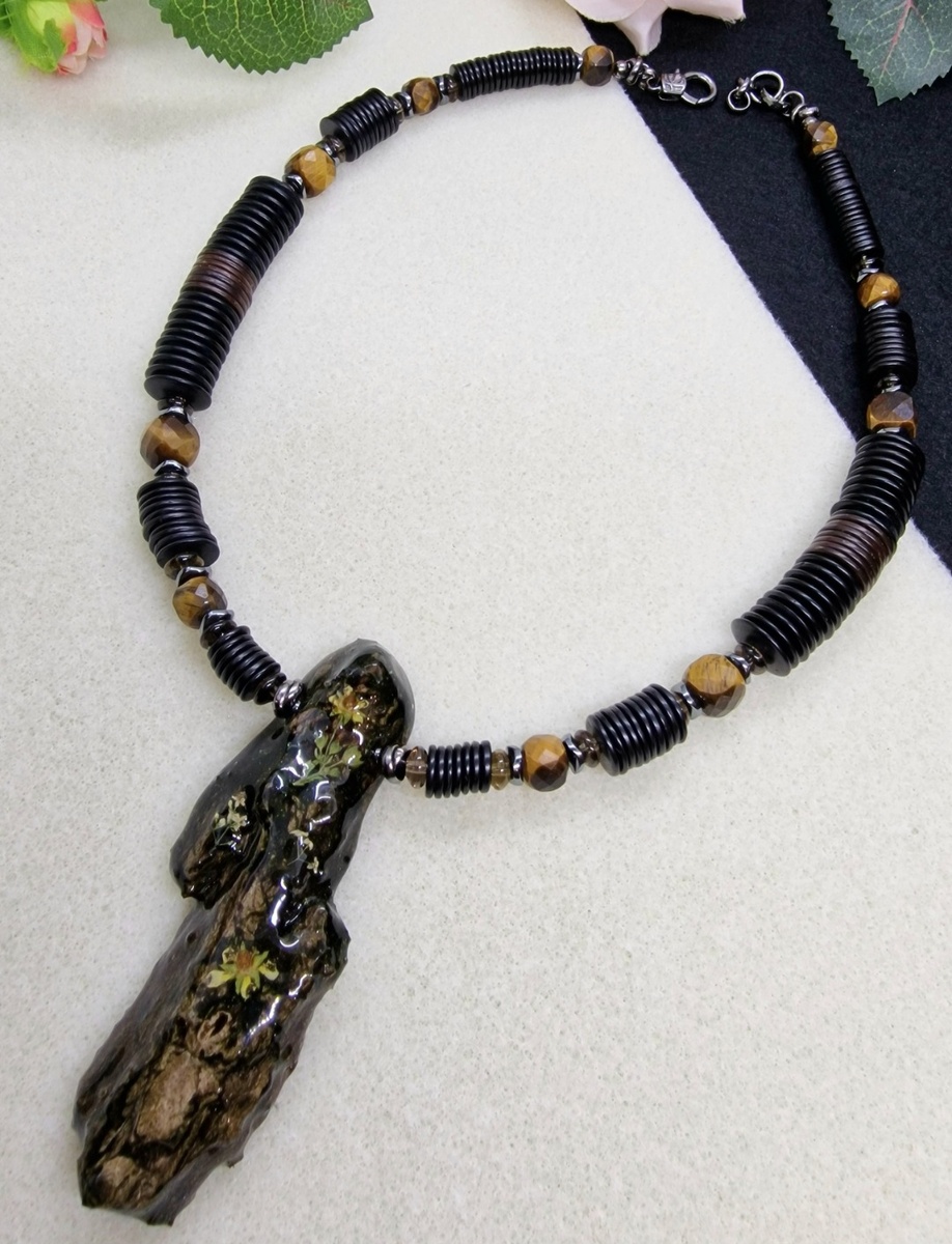 Кулон из Дерева.