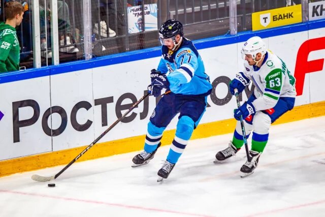    Когда «Салават Юлаев» играл с московским «Спартаком» в плей-офф КХЛ?