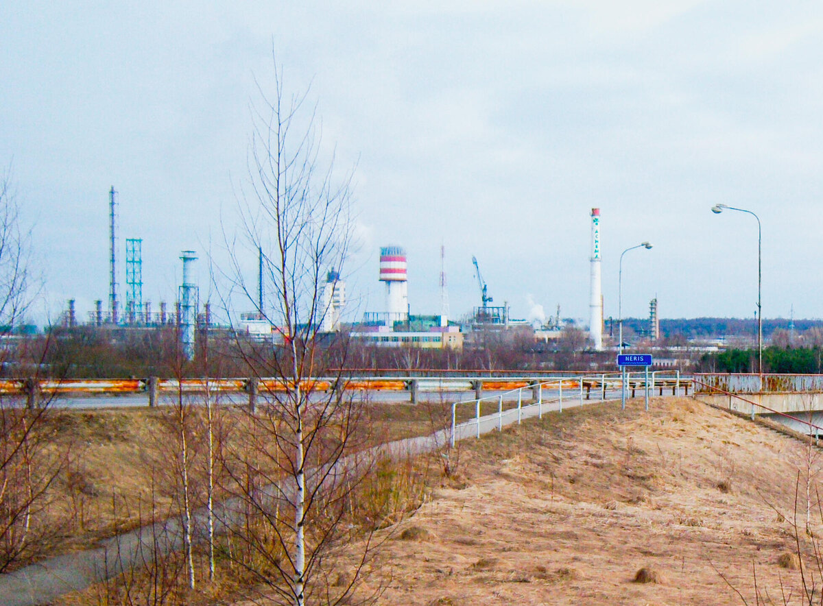 Химический завод компании Achema в литовском городе Ионава © CC BY-SA 3.0 / Vilensija