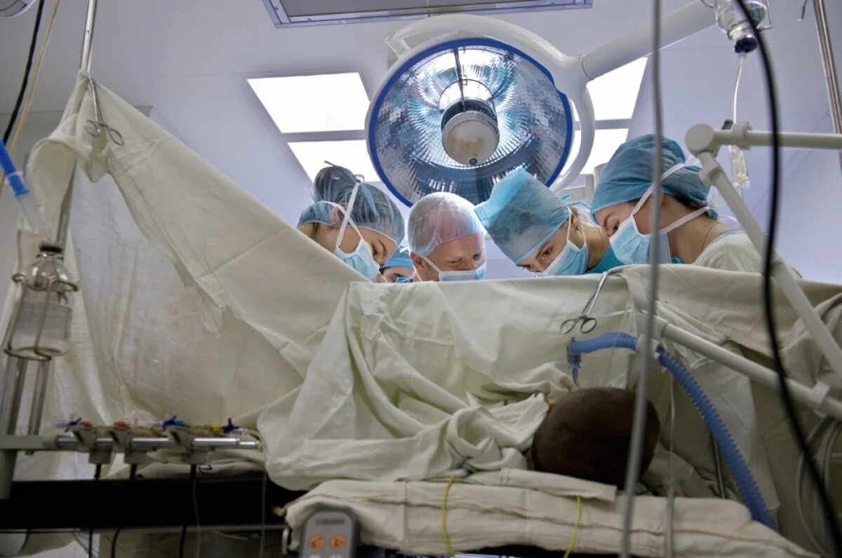    Во время операции по пересадке донорской почки.