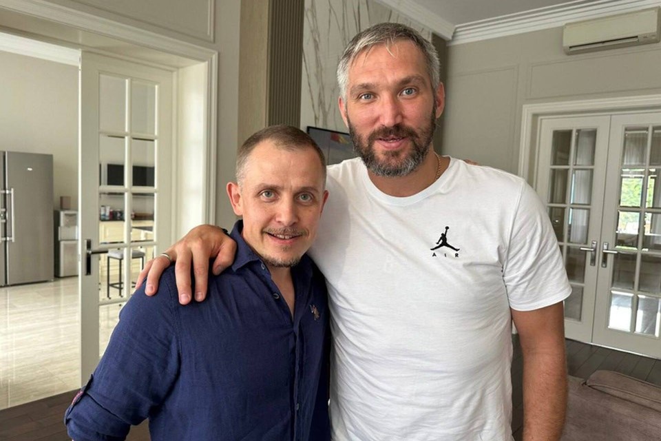    О невероятных физических данных и феномене 39-летнего Александра Овечкина рассказал его реабилитолог, специалист в области нейрохакинга Илья Бурлаковский. Личный архив