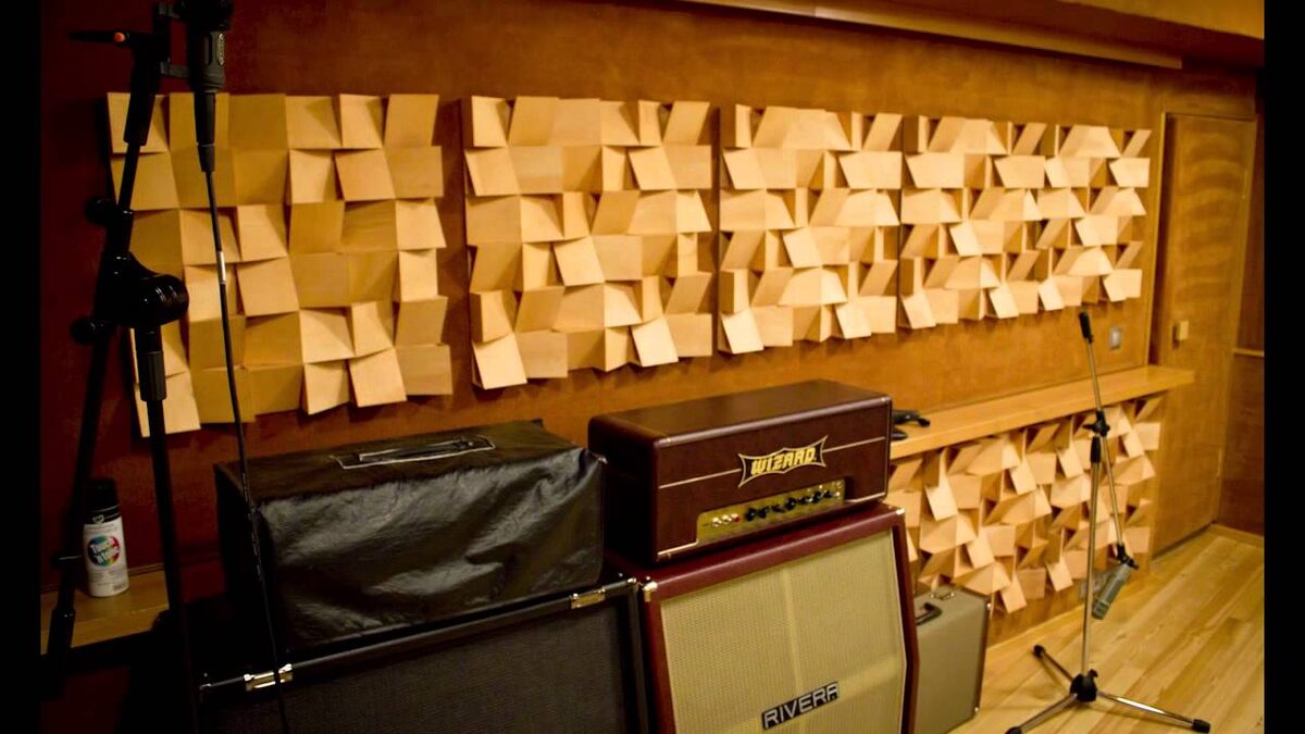 Об этих рассеивателях речь - они делают звучание объемнее, заполняют пространство между колонками звуком