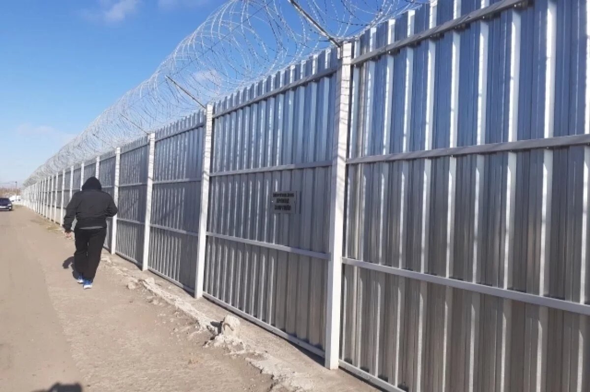    Кроме Ефремова колонии тайно покидали звезды и криминальные авторитеты