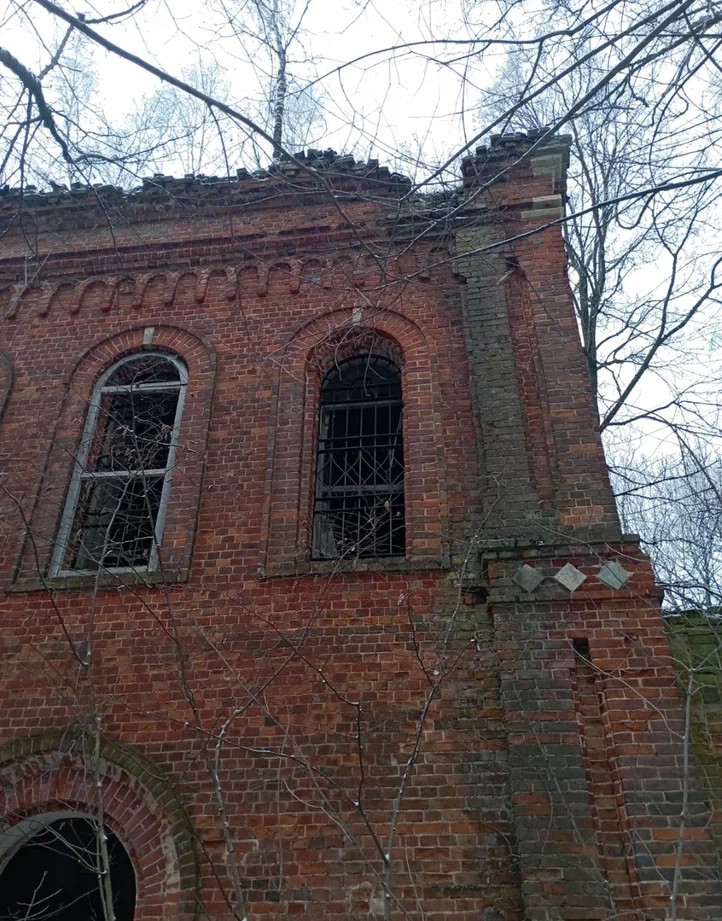 Останки церкви. По-другому и не скажешь. Фото 30.11 2024