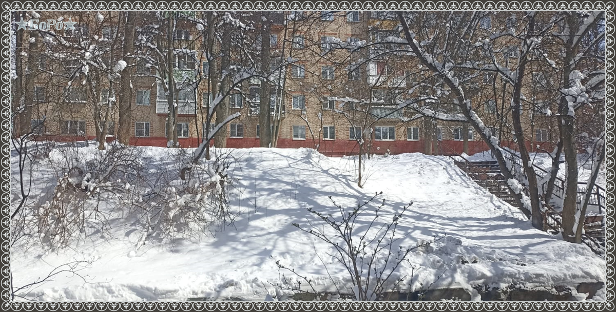 Сугробы... Солнце и снегопад с метелью, ветер и затишье сменяют друг друга по очереди. И происходит это всё очень быстро.