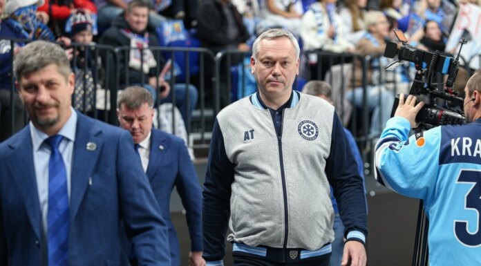    Председатель попечительского совета хоккейного клуба «Сибирь», губернатор Новосибирской области Андрей Травников. Фото: официальный аккаунт ХК «Сибирь» в социальной сети «ВКонтакте»