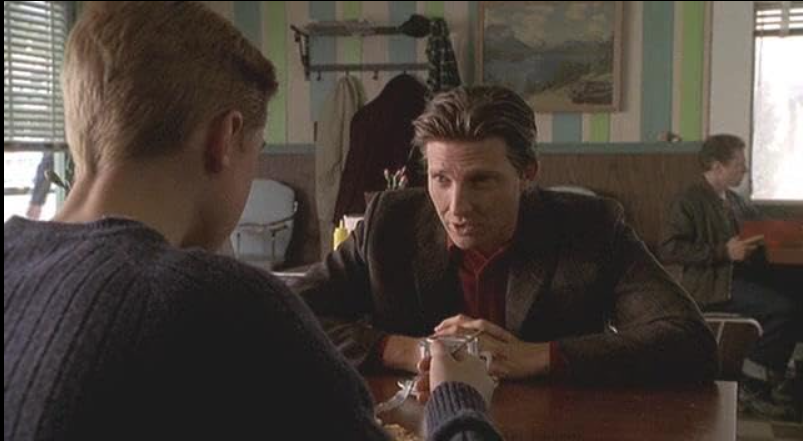 Рассел Киз, герой войны, бывший лётчик...