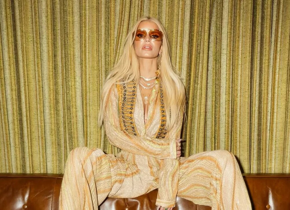    Зачем Джессика Симпсон пьет змеиную сперму