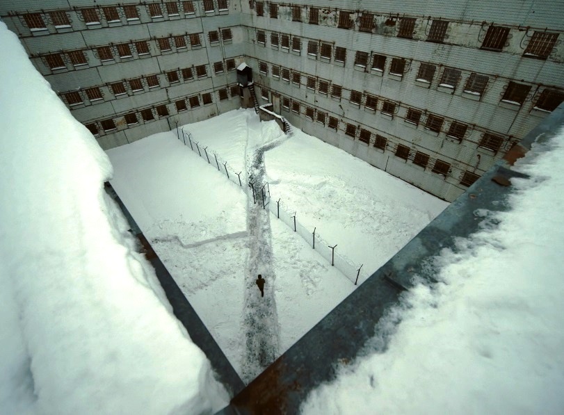 Кадр из сериала "Аутсорс"