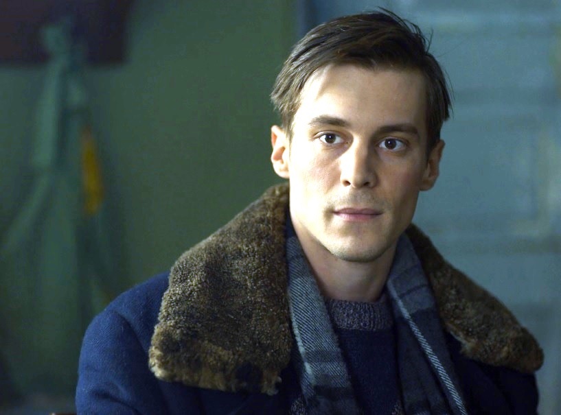 Кадр из сериала "Аутсорс"