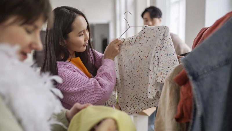     Благотворительная распродажа вещей. Фото: ru.freepik.com, автор freepik.