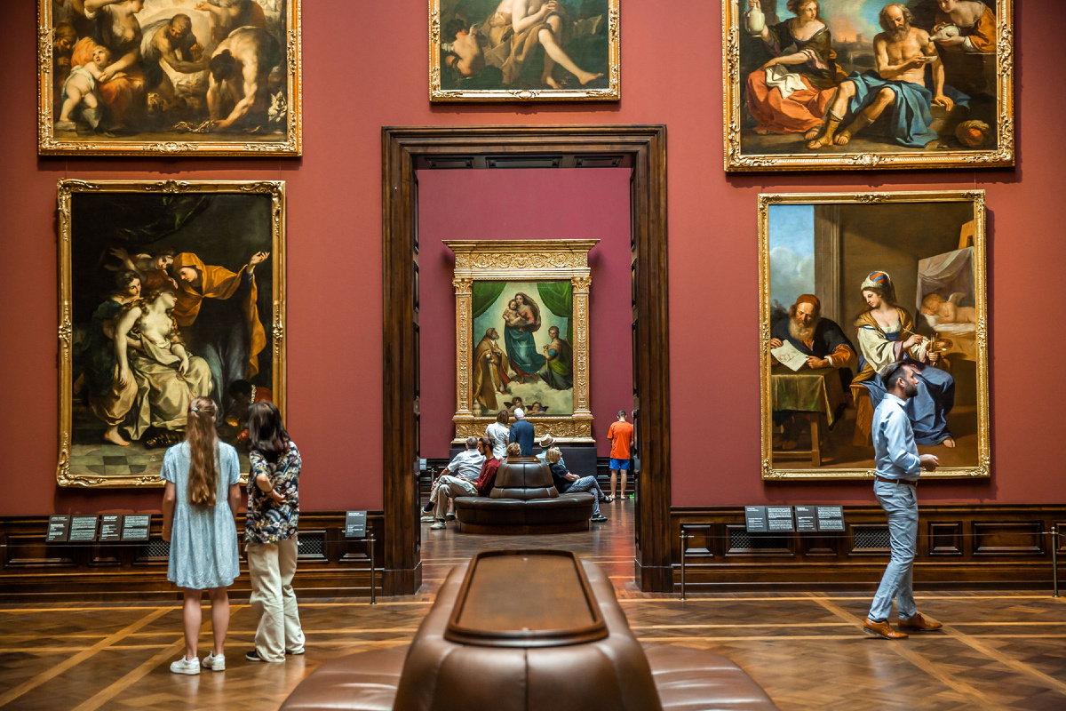 Анфилада залов с «Сикстинской Мадонной» Рафаэля. Галерея Старых мастеров, Дрезден