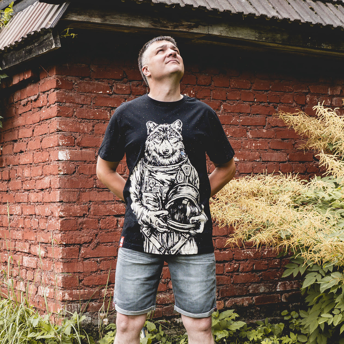 У меня даже футболка с космонавтом с другой планеты есть...