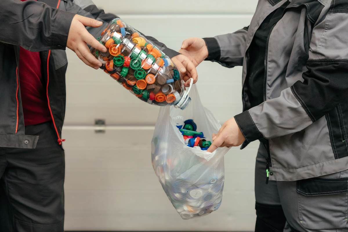 Компания организовала сбор пластиковых крышечек в абонентском офисе в Верхней Пышме. 