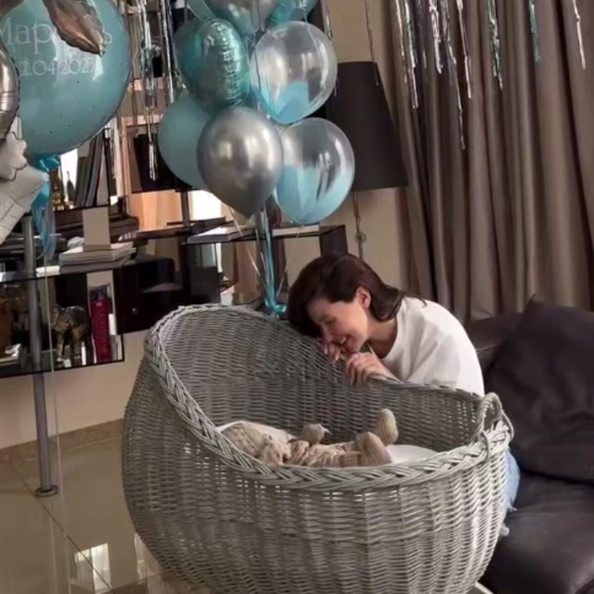    Анна Заворотнюк с сыном Соцсети