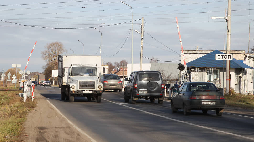 Из-за отсутствия дорожного обхода на выезде из Балахны создаются большие пробки.📷Фото: Роман Яровицын / Коммерсантъ