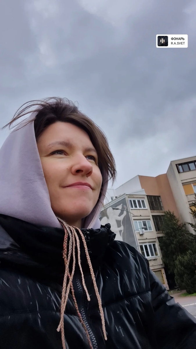 Я счастливая, ещё и на велике :) 