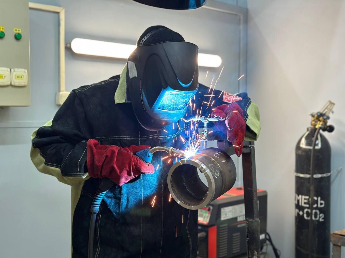 Электросварщик 