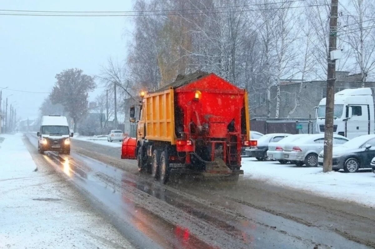    Дорожники Брянска за ночь использовали 280 кубометров песко-соляной смеси