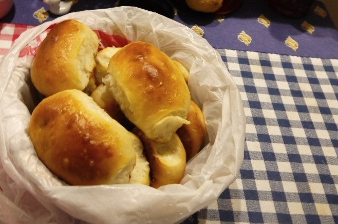 Мои пирожки с грибами (это не для гостей, для нас с Таро напекла, для гостей пеку большой круглый пирог)