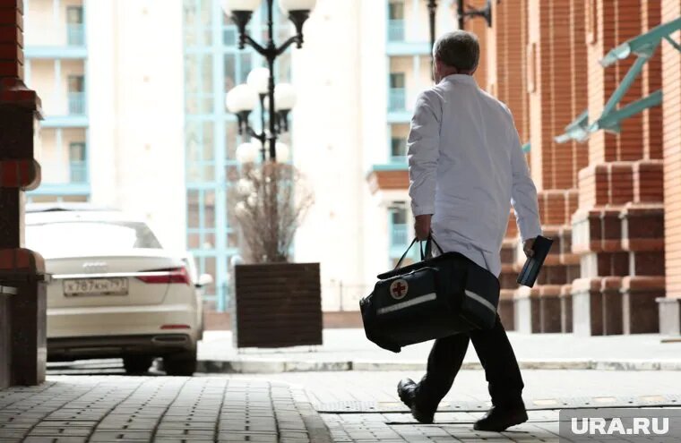 Депутат курганской облдумы предложил давать врачам квартиры, чтобы прекратить кадровый дефицит. Фото: Роман Наумов © URA.RU