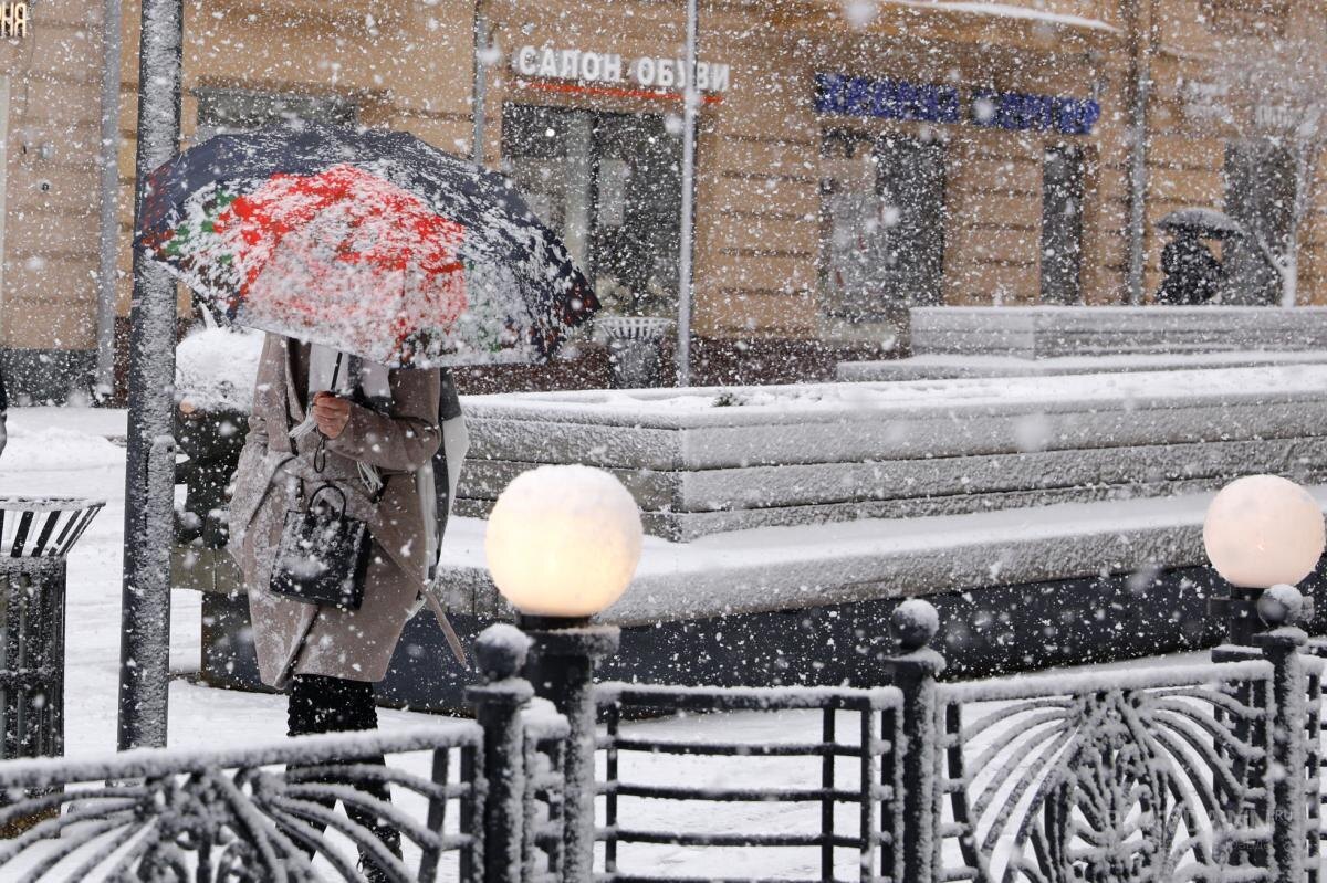    Нижегородцам рекомендуют остерегаться нависшего снега