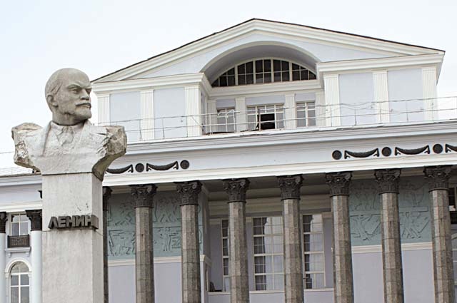    Неопятидесятники въехали в ДК Ленина ещё в 2005 году — уже в 2012 году губернатор назвал это ошибкой. Фото:  АиФ