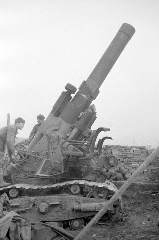 Тяжёлое 280-мм орудие Бр-5 ведёт огонь по немецким укреплениям в Кёнигсберге, апрель 1945 года. Фото: Фотоархив РККА / ВКонтакте