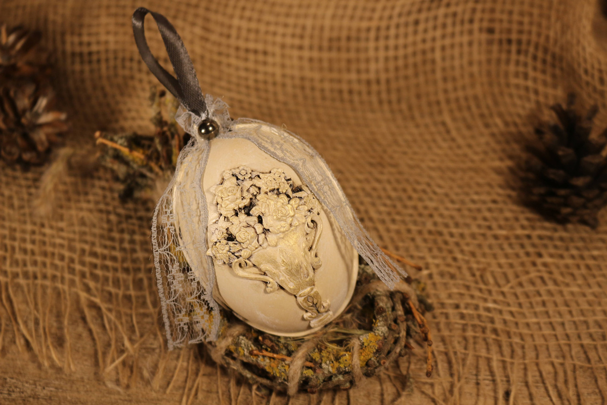 Художественной глиной фреска. Яйцо 9х5см