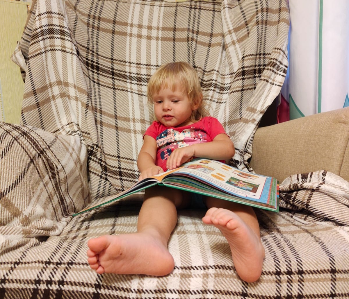 Маленький любитель книжек, фото из семейного архива