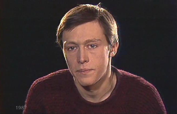 Михаил Олегович Ефремов (род. 10 ноября 1963, Москва, СССР) — советский и российский актёр театра, кино, телевидения, озвучивания и дубляжа, сценарист, театральный режиссёр, телеведущий. Фото доступное в интернет ресурсах.