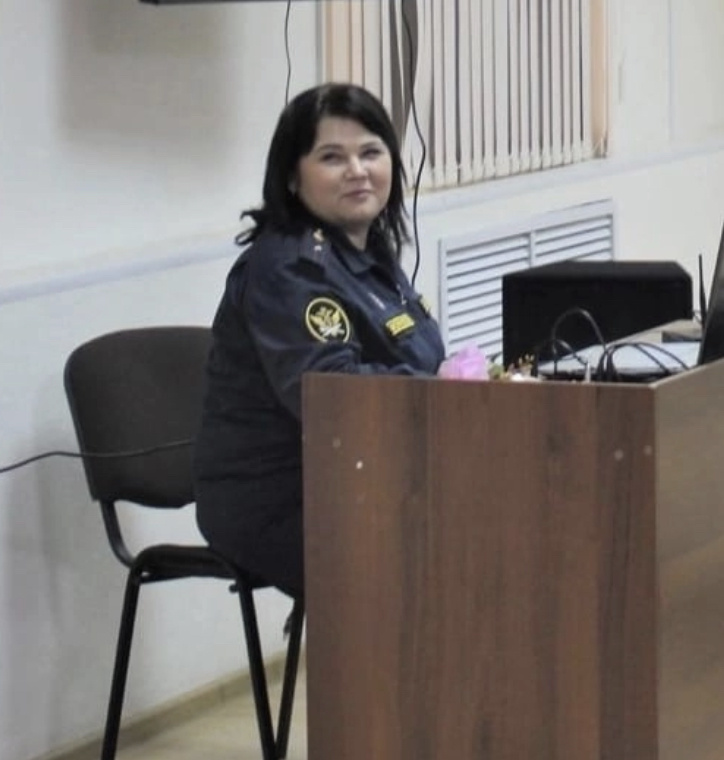 Дабы не было вопросов со стороны бывшей жены, ее согласия для размещения ее же фотографии мне не требуется, так как эта фотография была размещена в публичном доступе 