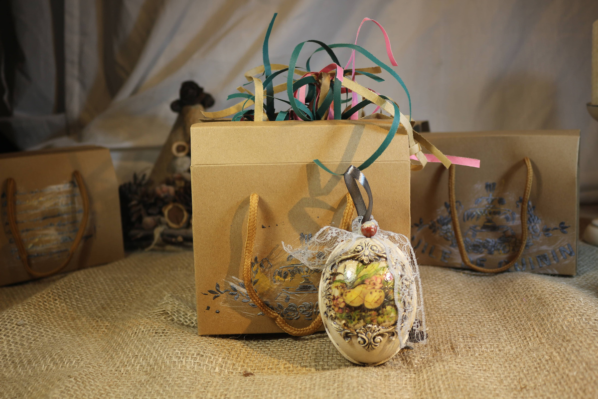 Пасхальное яйцо 9х5см в подарочной упаковке