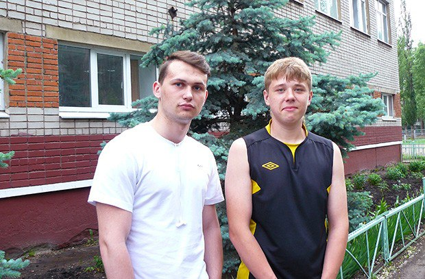 Выпускники спасли из огня братьев-близнецов