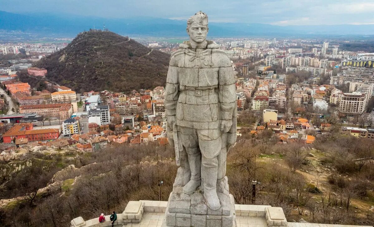 Памятник советскому воину-освободителю. Пловдив, 2024г